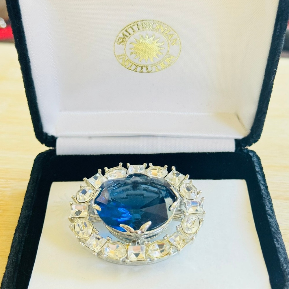 VTG Smithsonian Hope‎ Diamond Replica Brooch Pin Pendant Glass Austrian Crystal